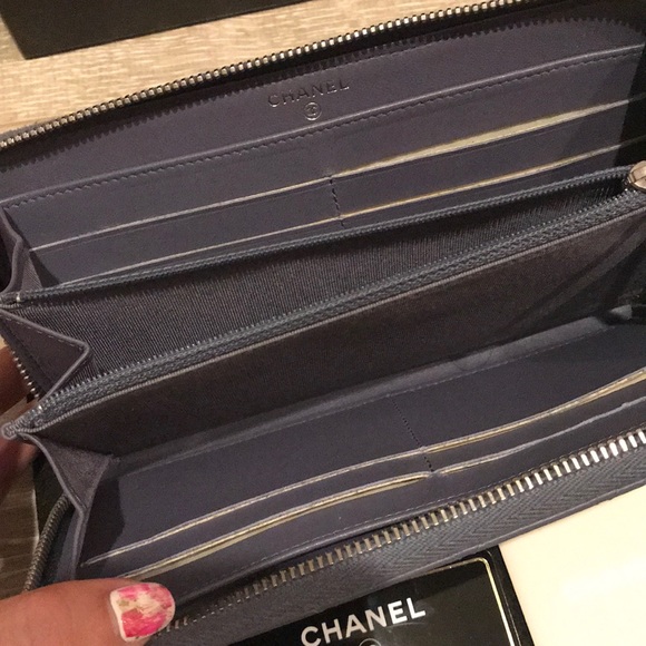 Chanel lavender wallet SHW zip around - Picture 8 of 8